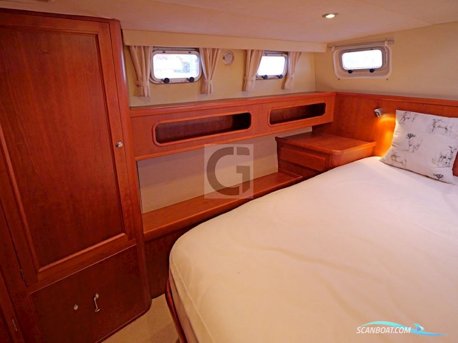 Dale Nelson 38 Aft Cabin