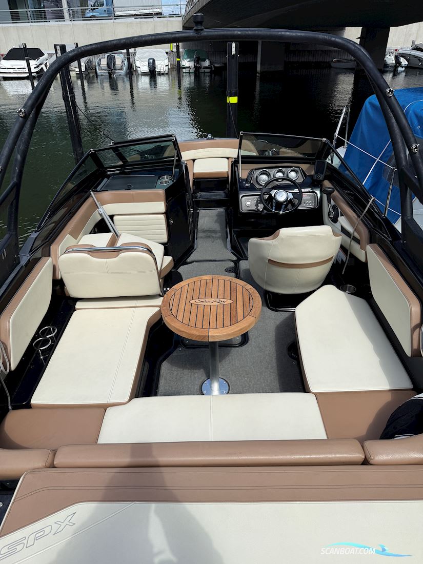 Sea Ray 210 Spx - Black Edition