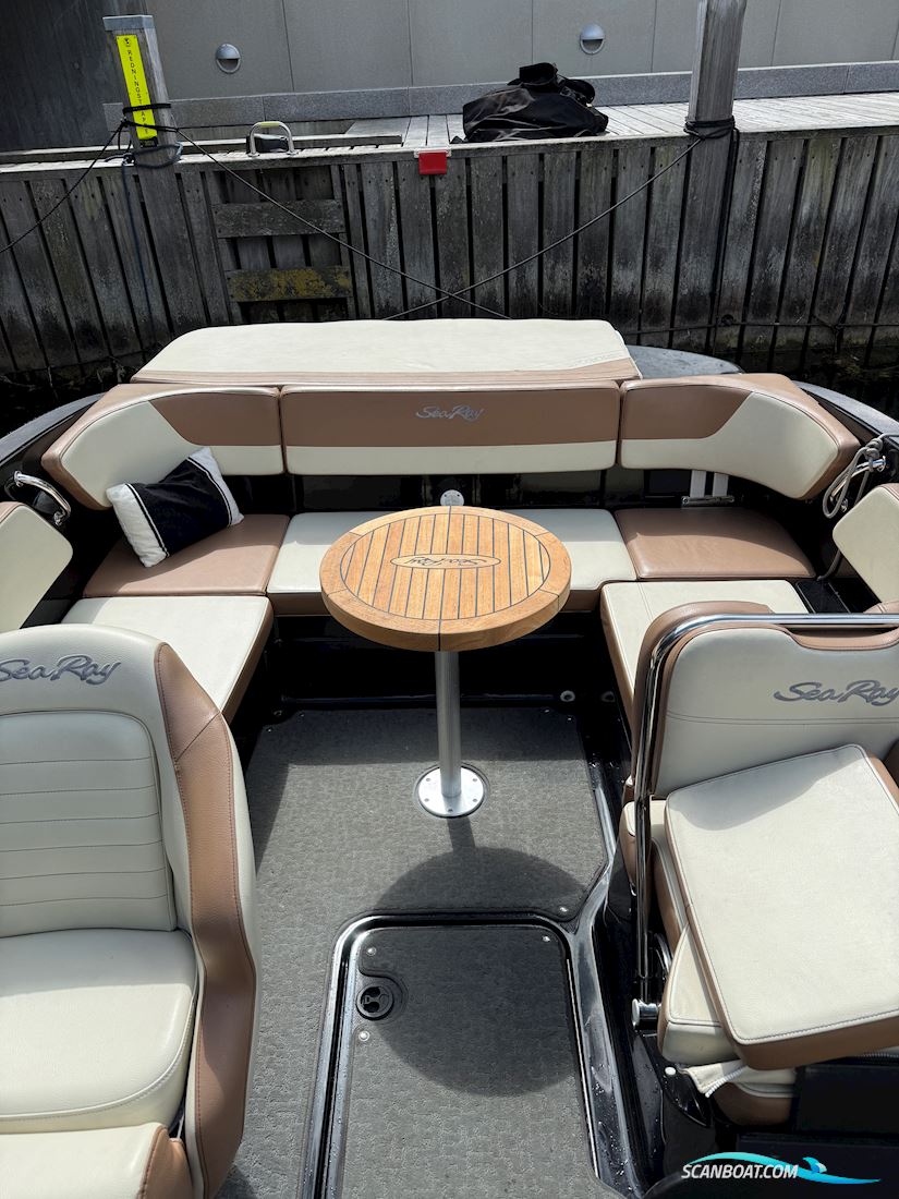 Sea Ray 210 Spx - Black Edition