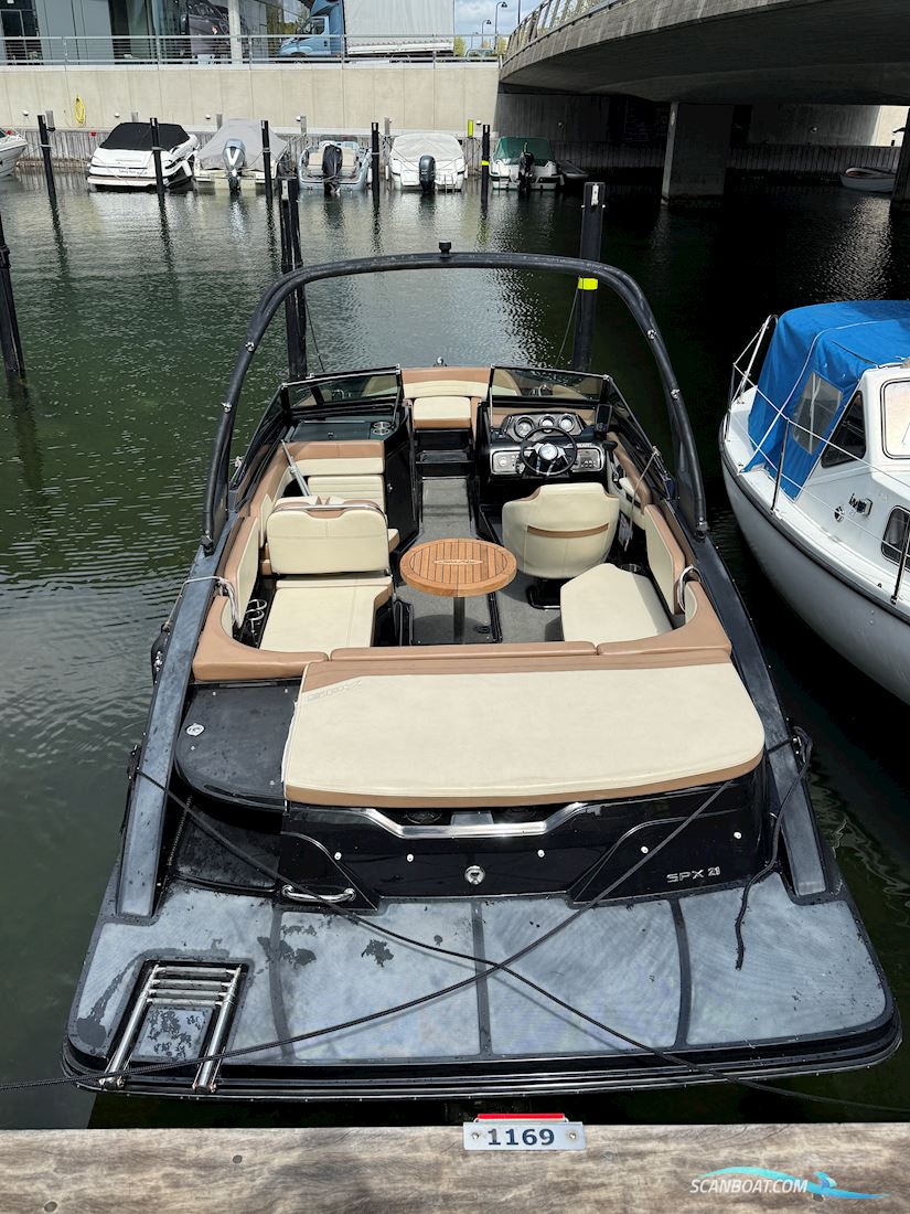 Sea Ray 210 Spx - Black Edition