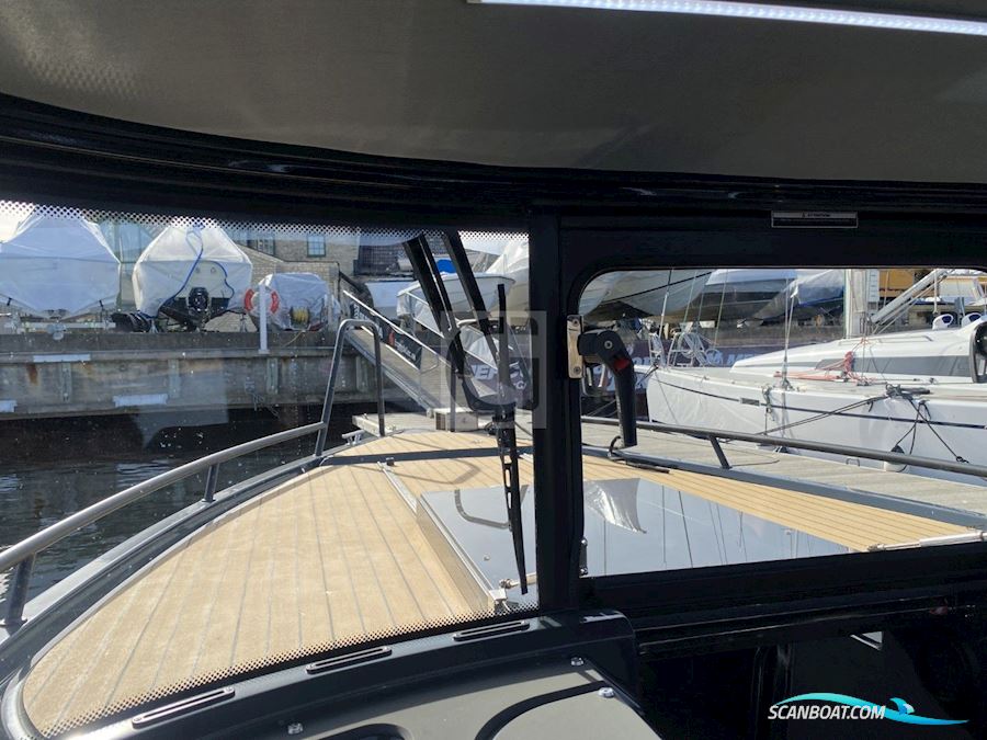 XO Boats Explr 10S+ Front Cabin