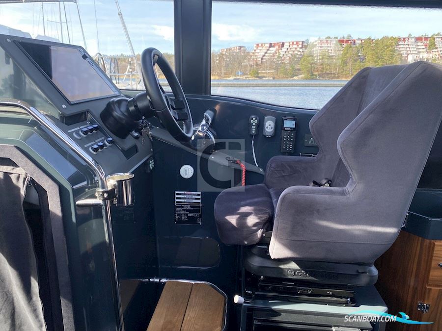 XO Boats Explr 10S+ Front Cabin