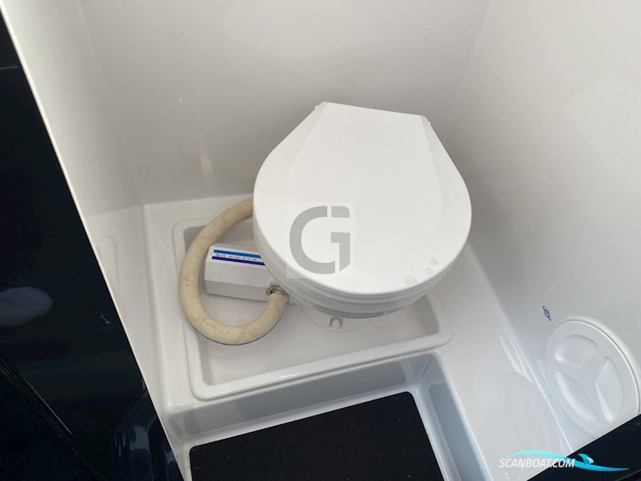 XO Boats Explr 10S+ Front Cabin