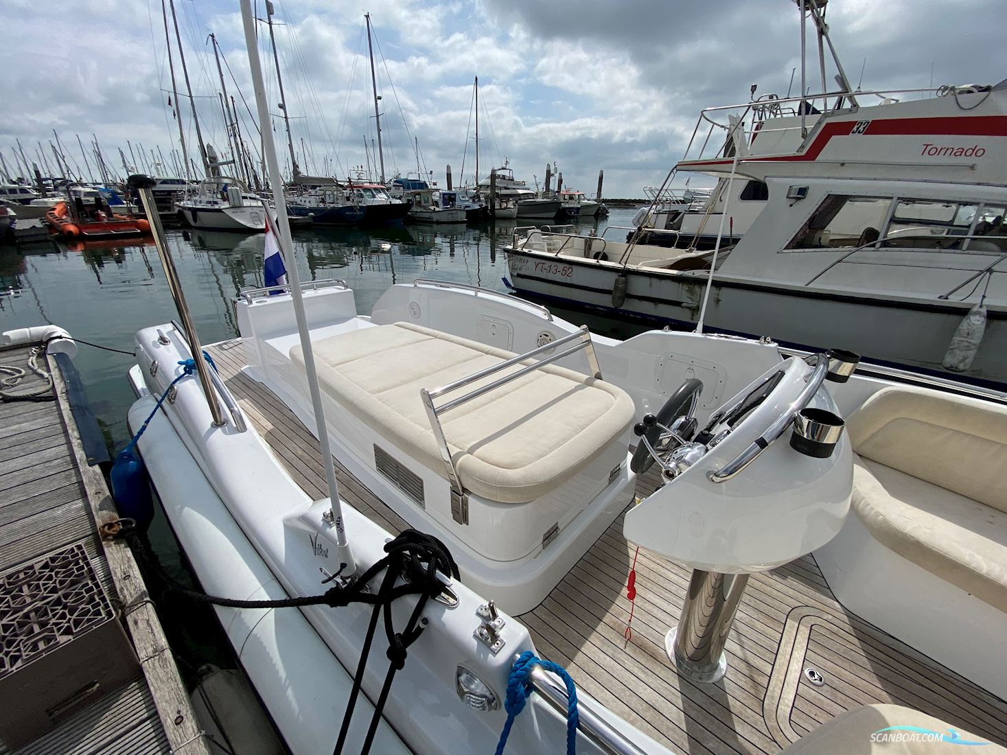 Vikal 8.0 Rib Tender Volvo Penta D4 260 pk Waterjet