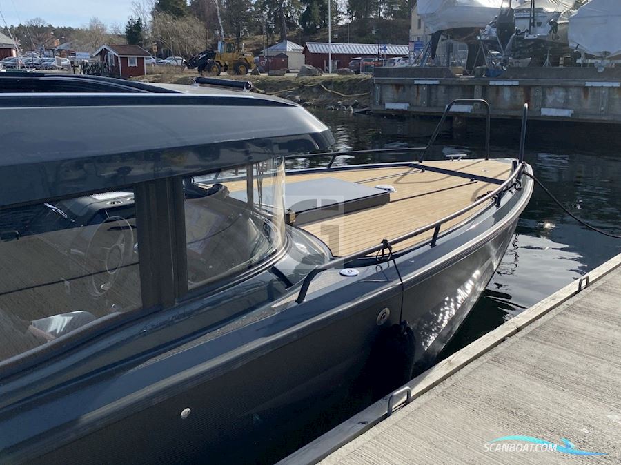 XO Boats Explr 10S+ Front Cabin