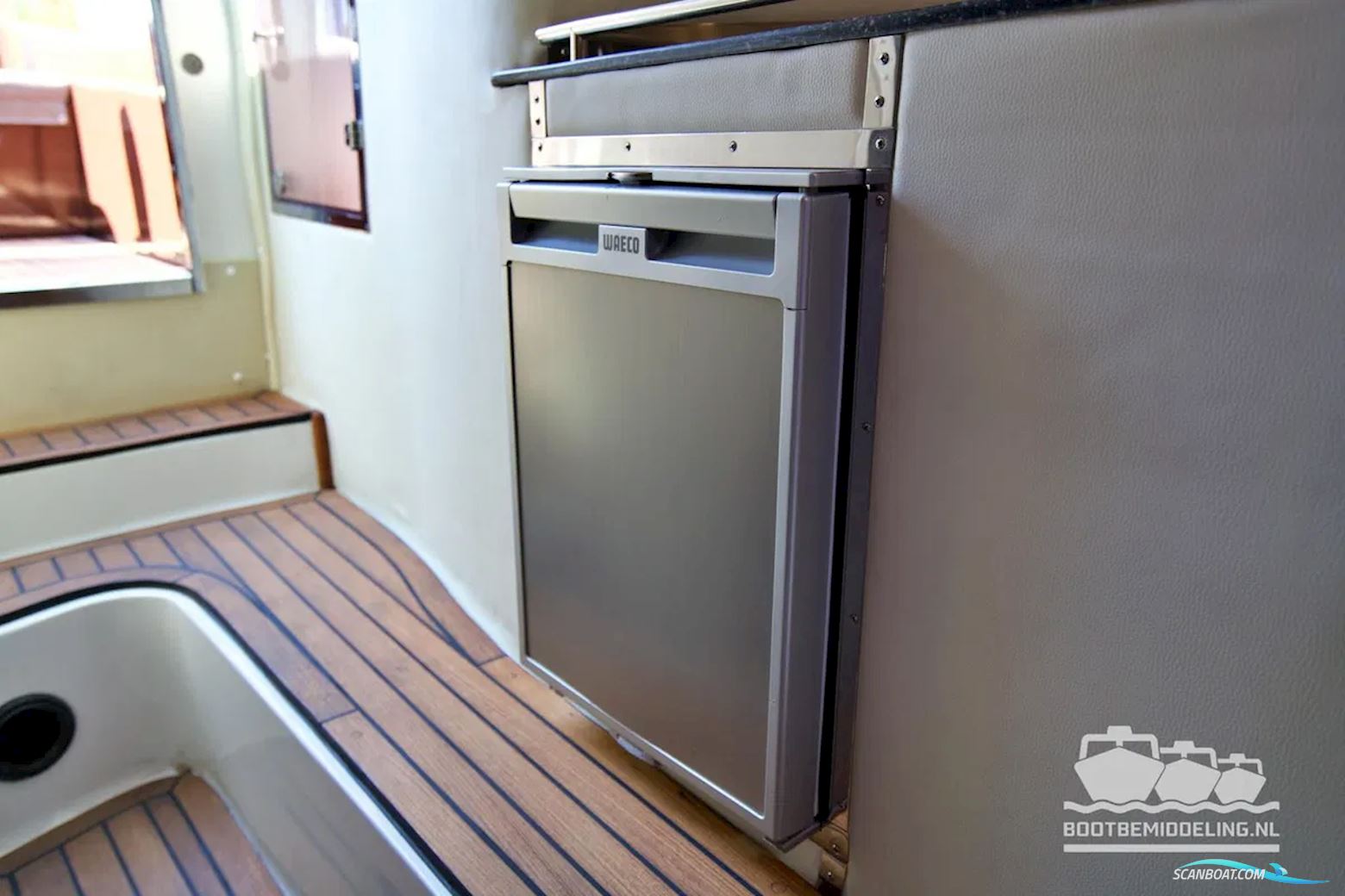 ARCTIC BLUE 37 Cabin