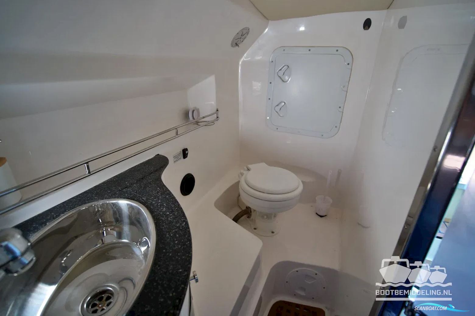 ARCTIC BLUE 37 Cabin