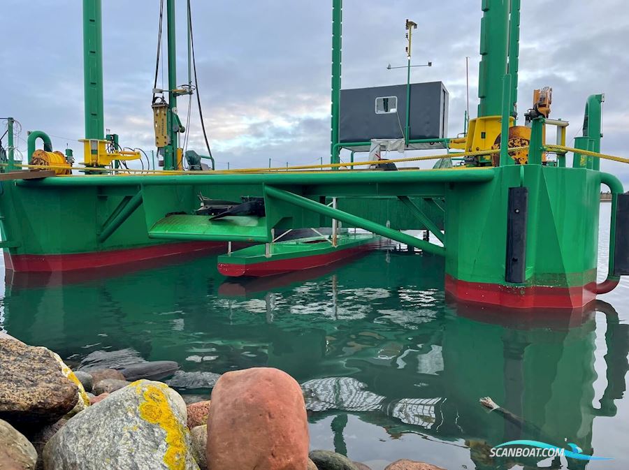 Jack-up og Slæbebåd