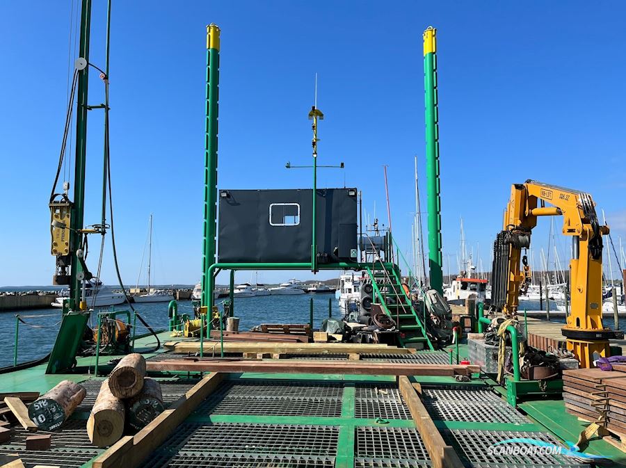 Jack-up og Slæbebåd