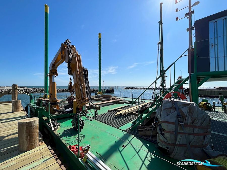 Jack-up og Slæbebåd