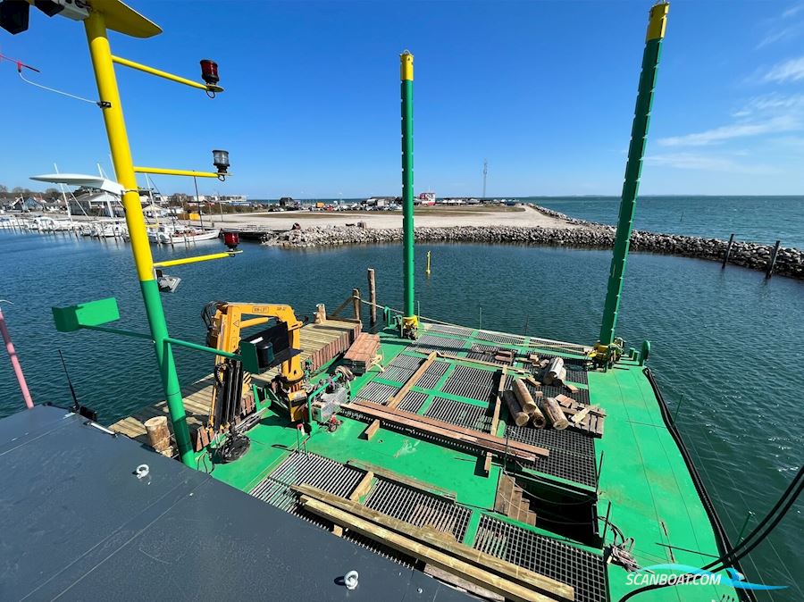 Jack-up og Slæbebåd