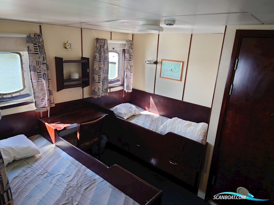 Passagerarskolmotorskepp M/S Origo Smyr