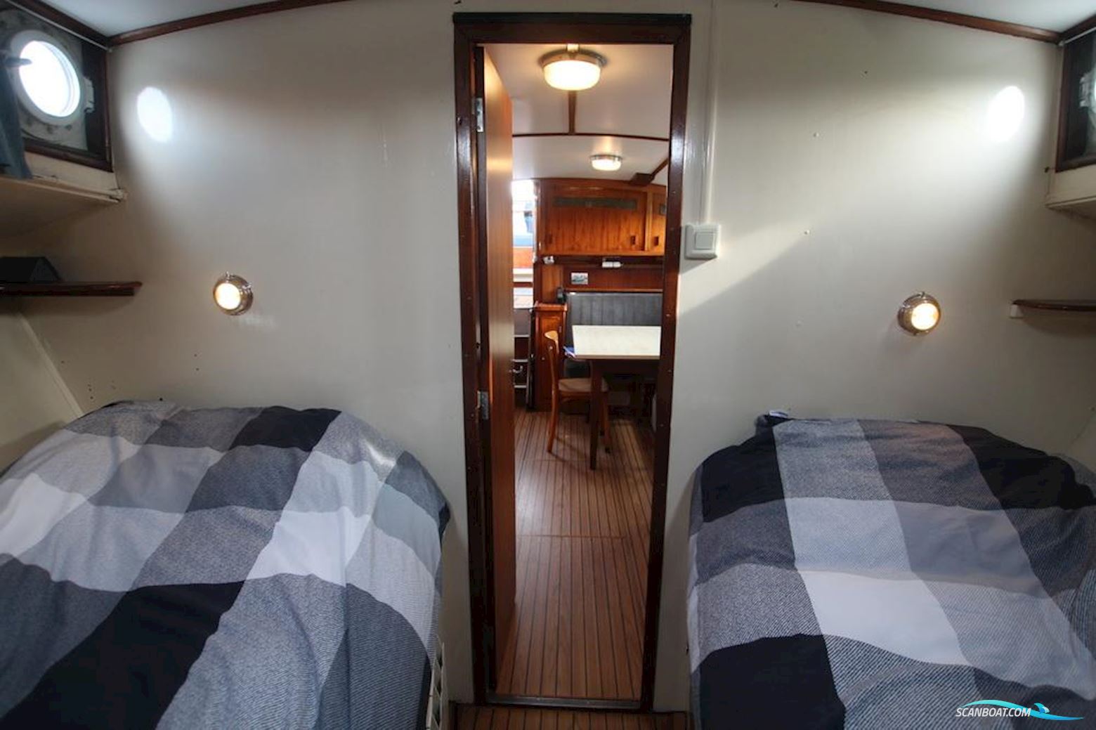 Traditional ex Patrouille Schip