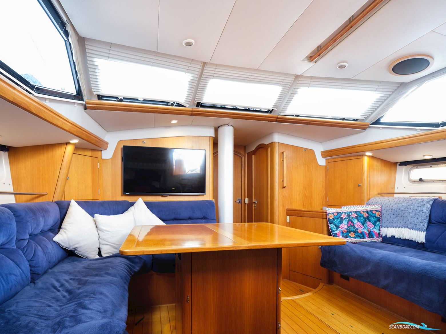 1996 Oyster 45 1996 – Exceptional Blue-Water Cruiser