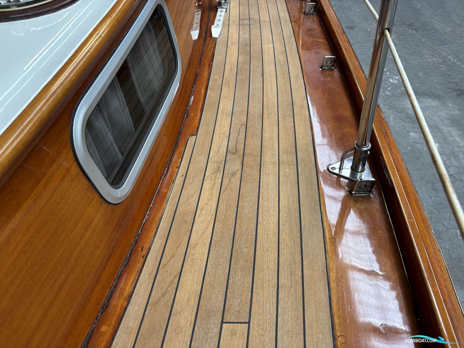 33 Fod Mahogny Ketch