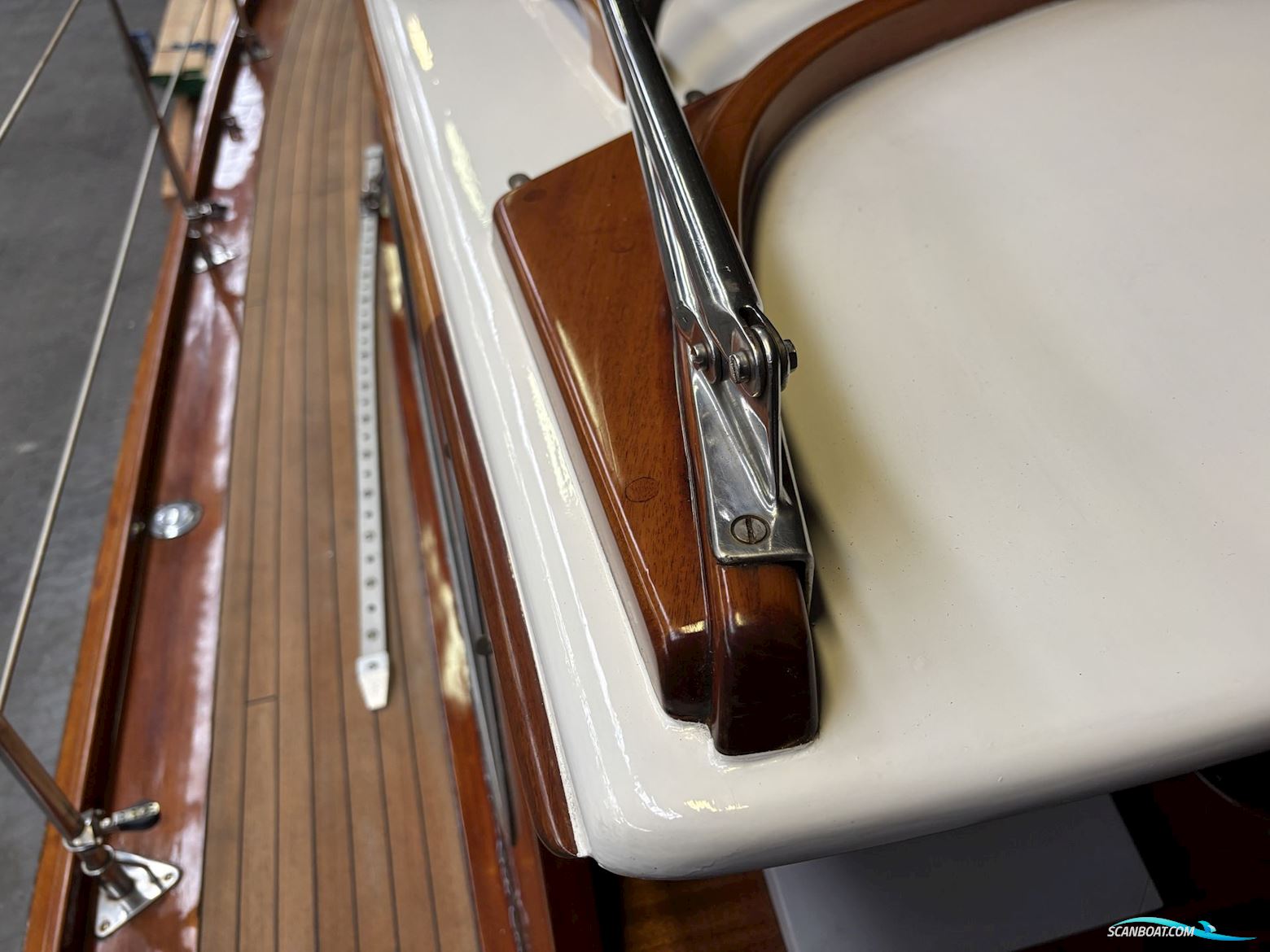 33 Fod Mahogny Ketch