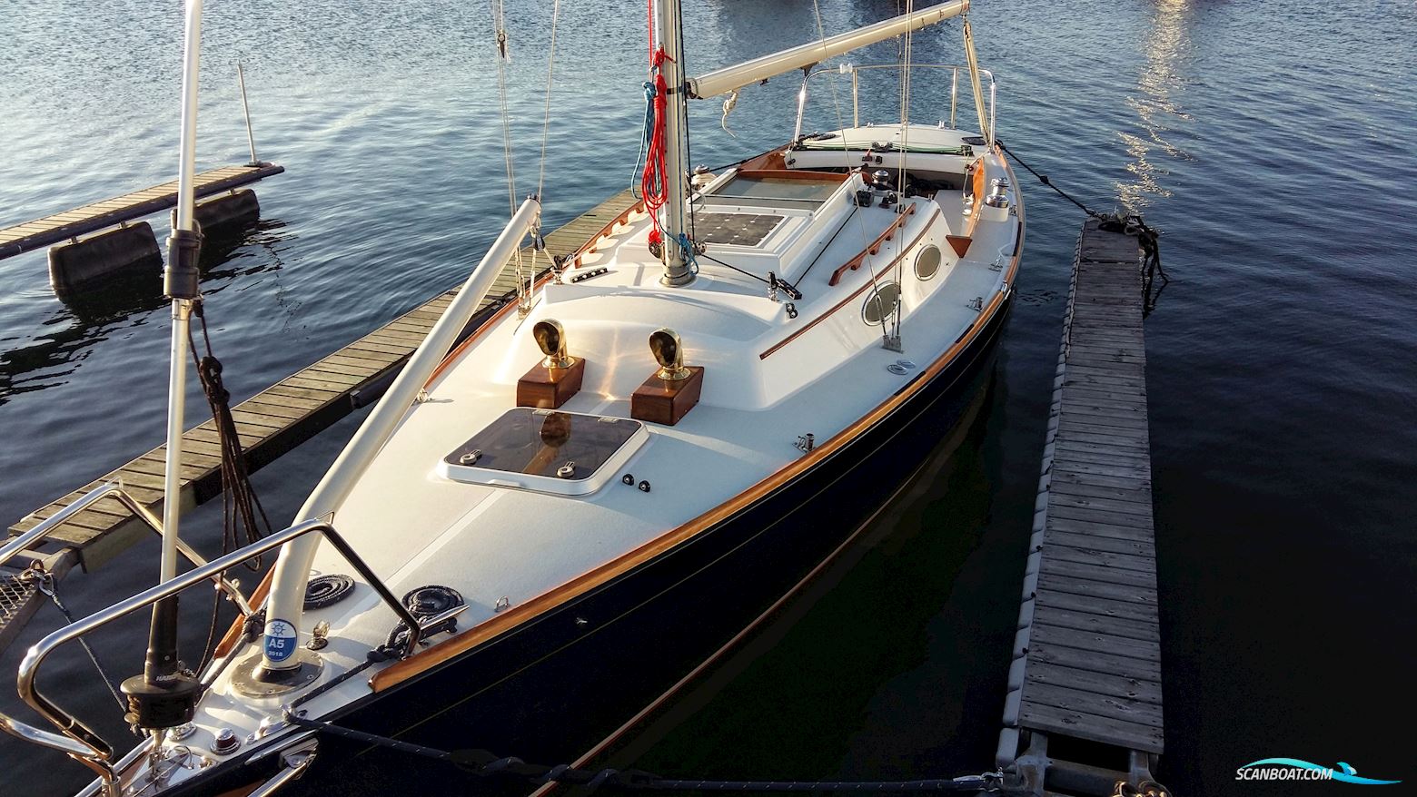 Alerion Express 28
