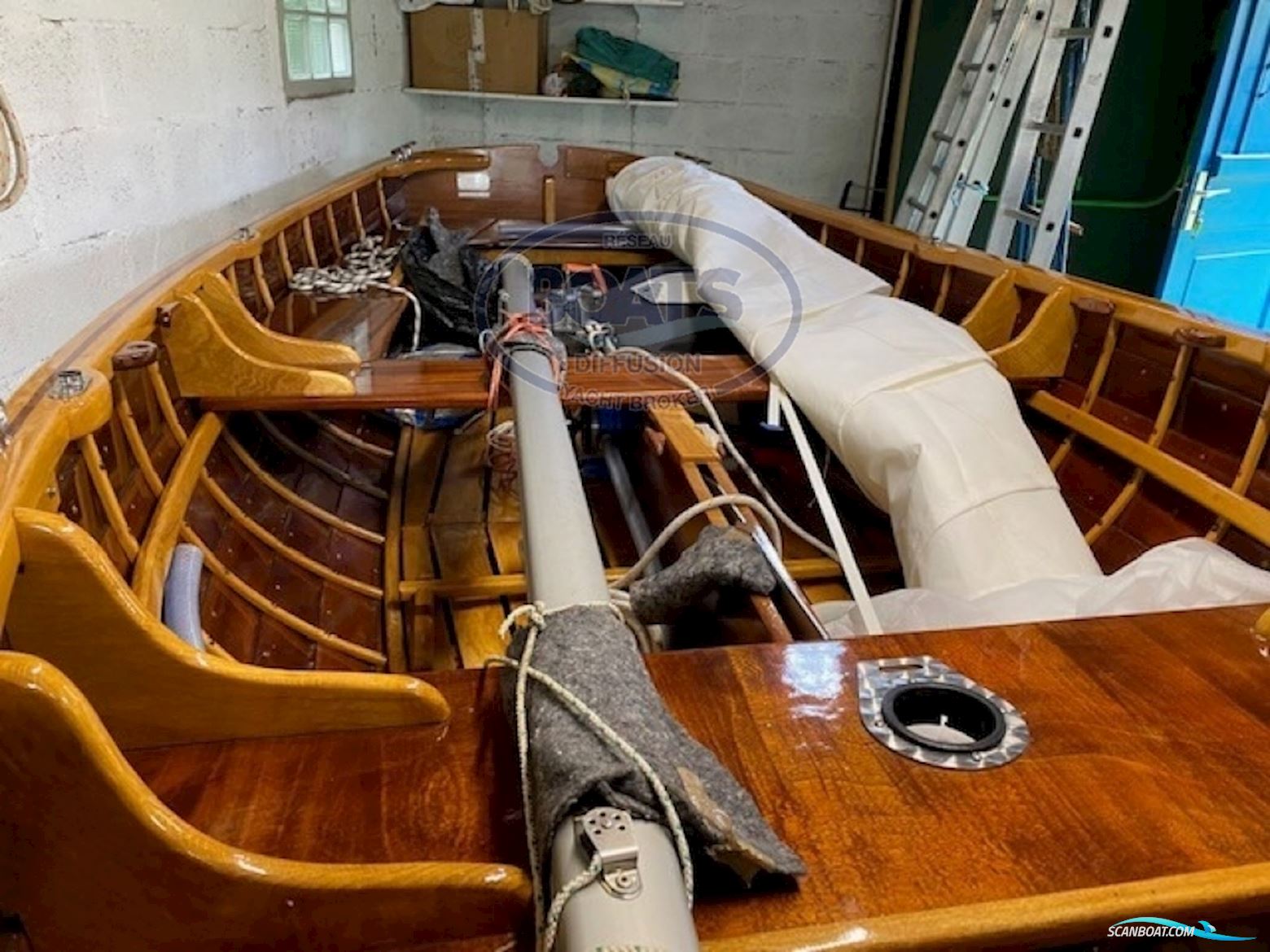 Amber Boat Eog