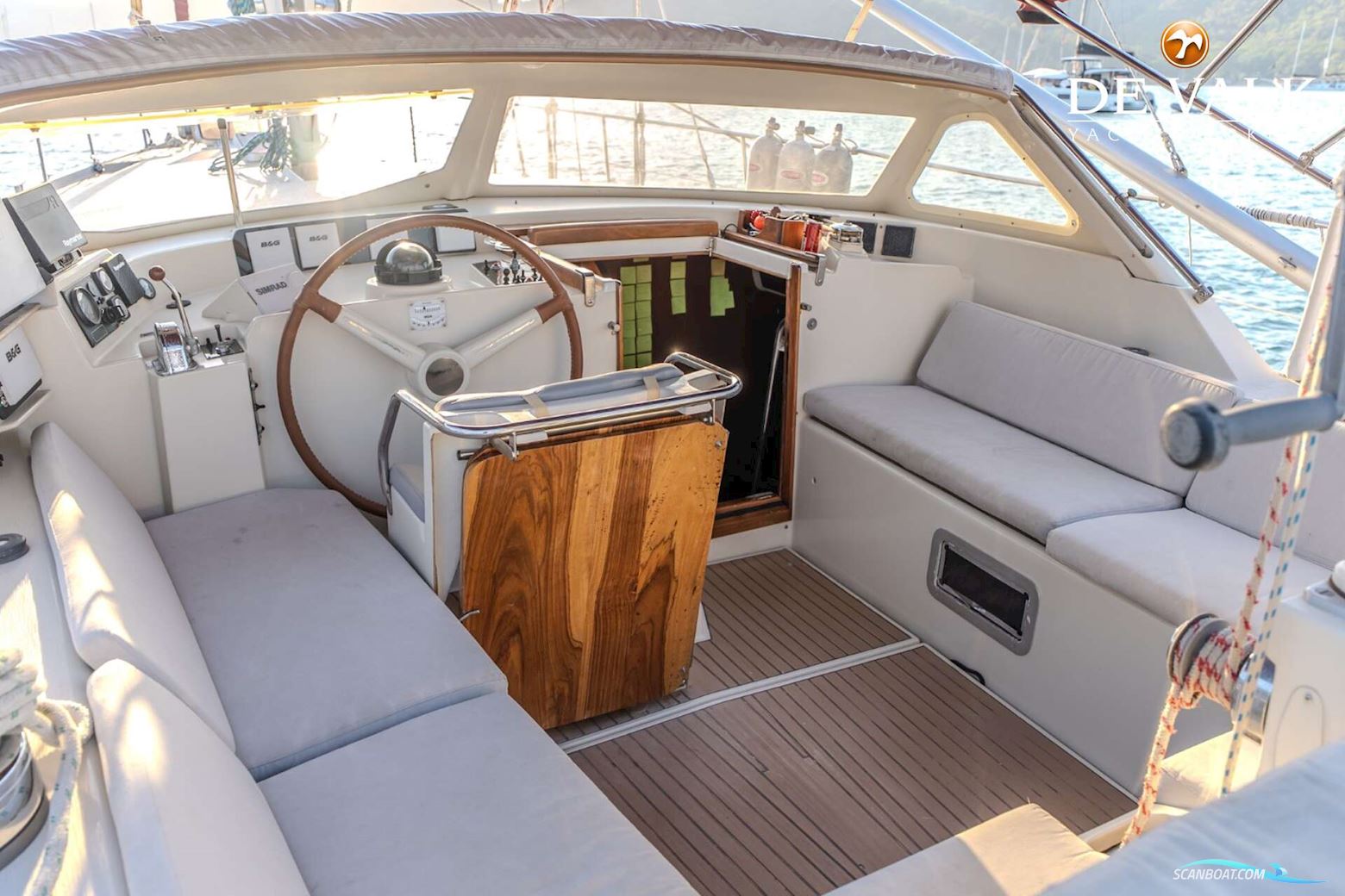 Amel Super Maramu 2000