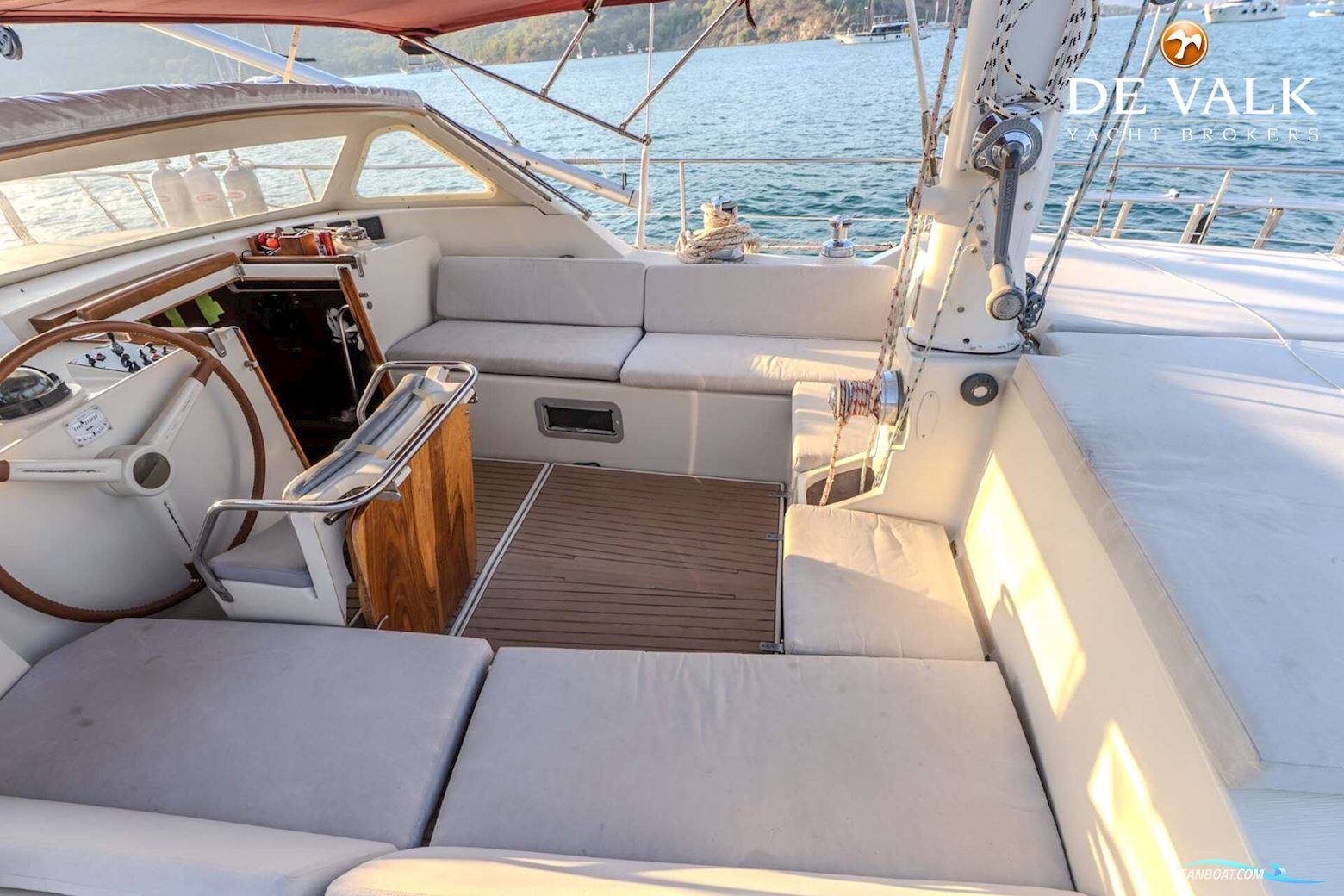 Amel Super Maramu 2000