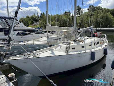 Apache 37 Sparkmann & Stephens Zeilboten 1968, met Universal M-25xpb
 motor, Denemarken