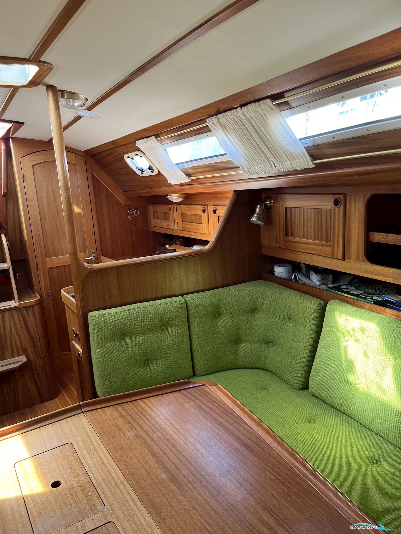 Aphrodite 33