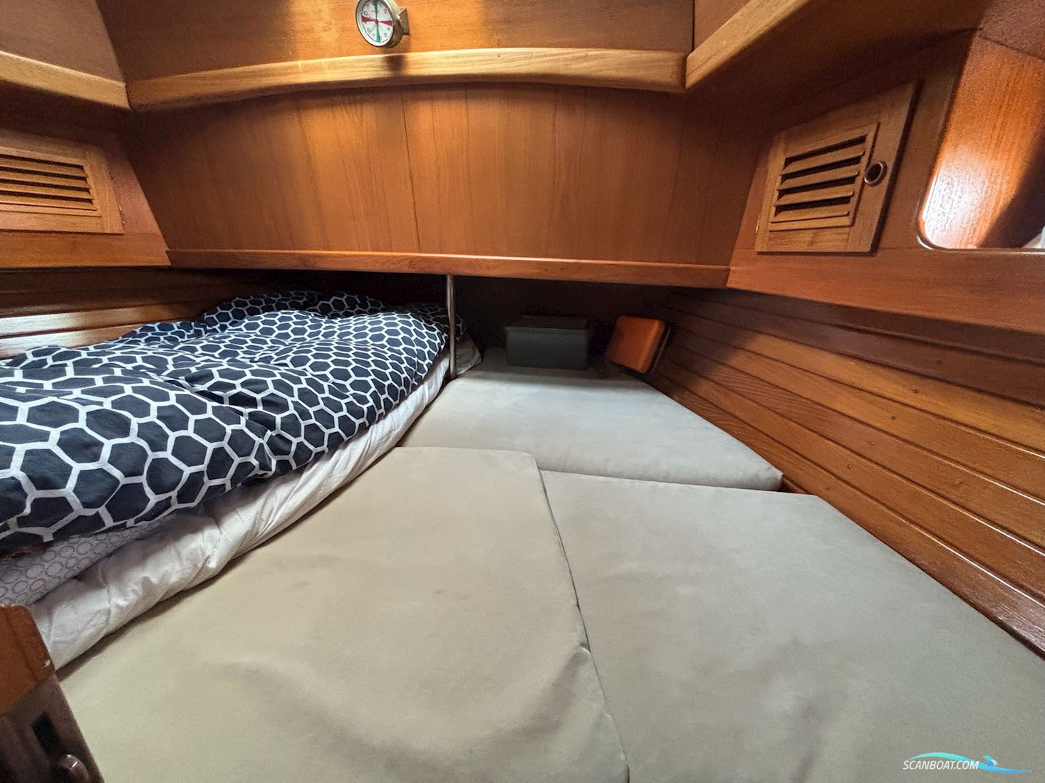 Aphrodite 36