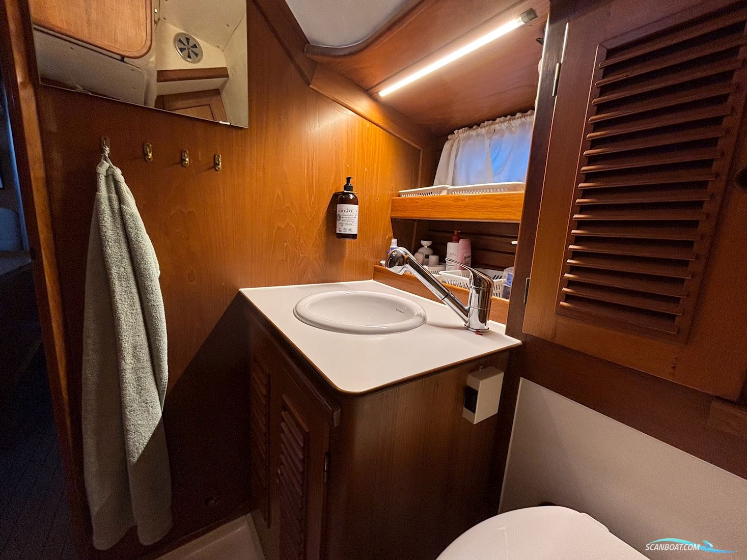 Aphrodite 36