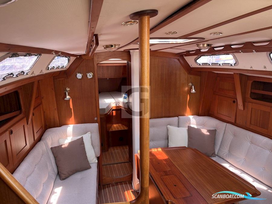 Aphrodite 42