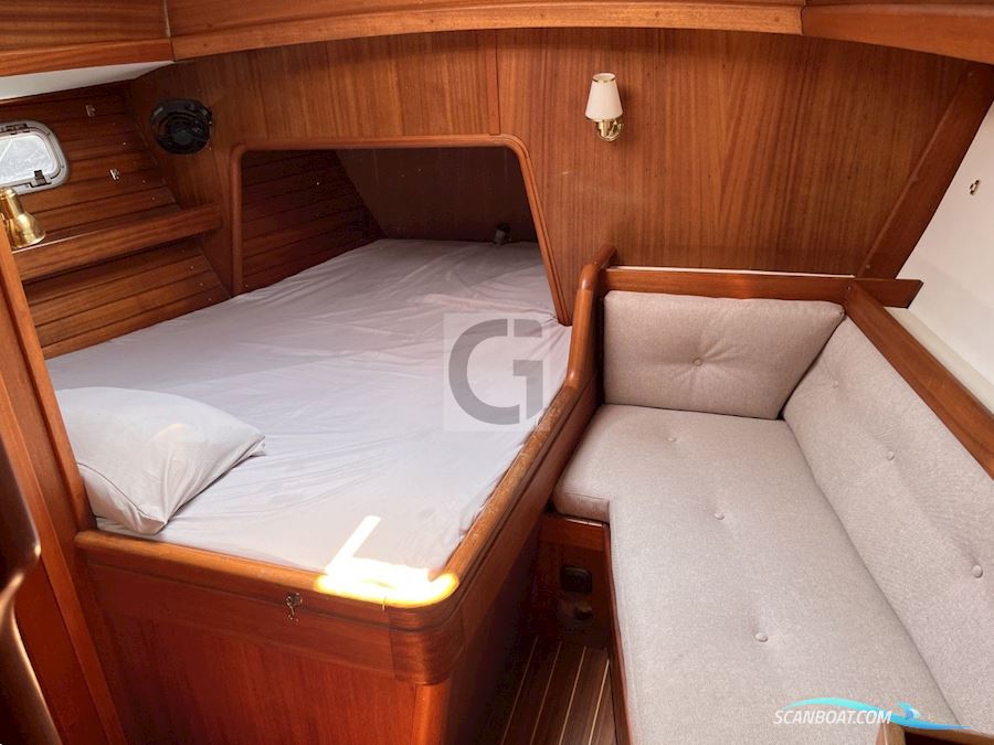Aphrodite 42