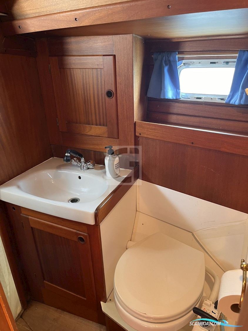 Aphrodite 42