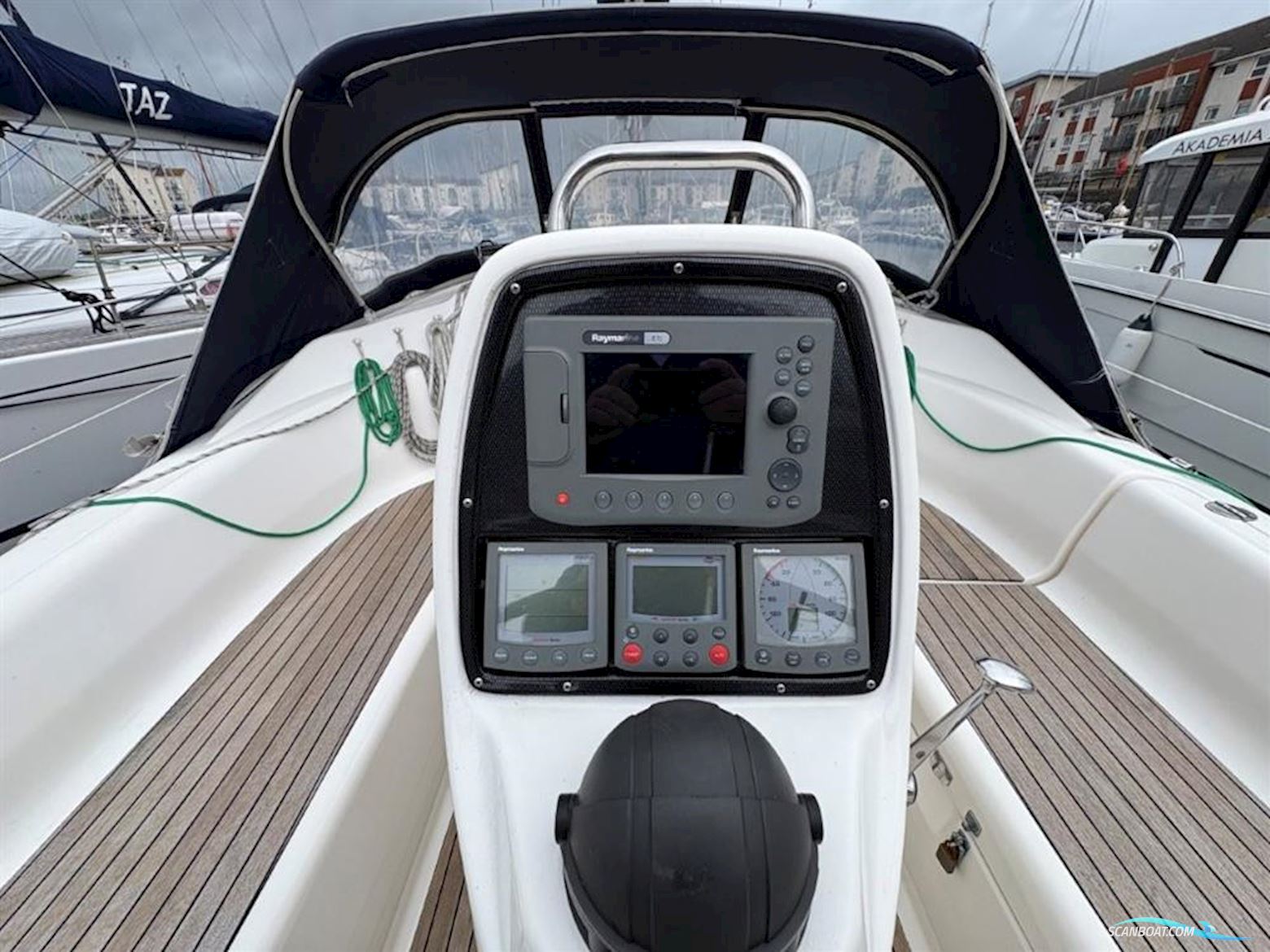 Bavaria 33