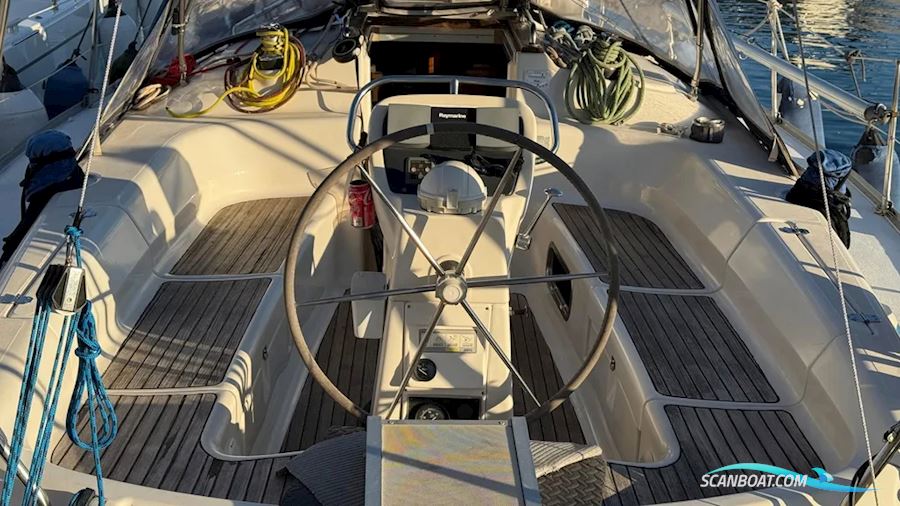 Bavaria 37