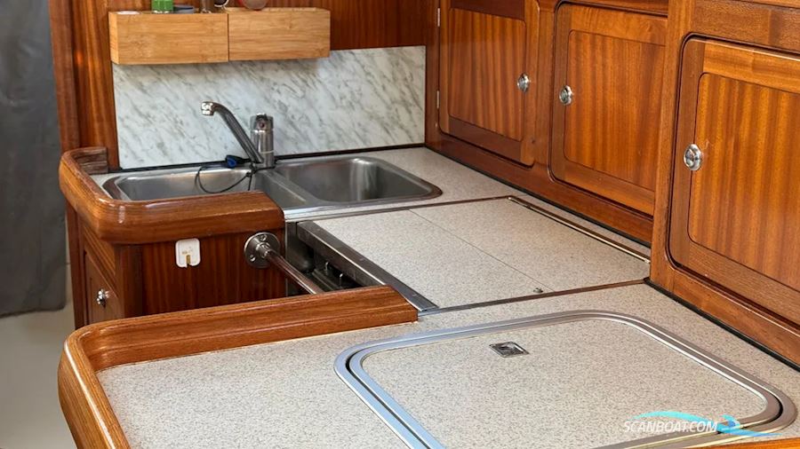 Bavaria 37