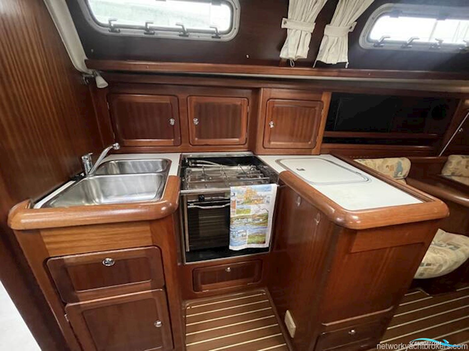 Bavaria 37