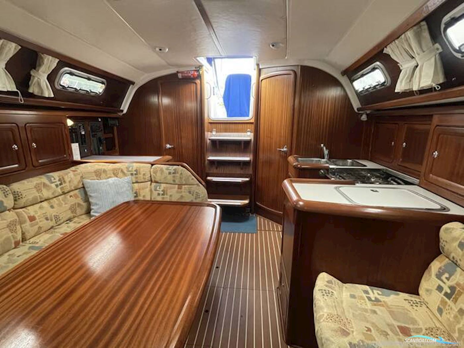 Bavaria 37
