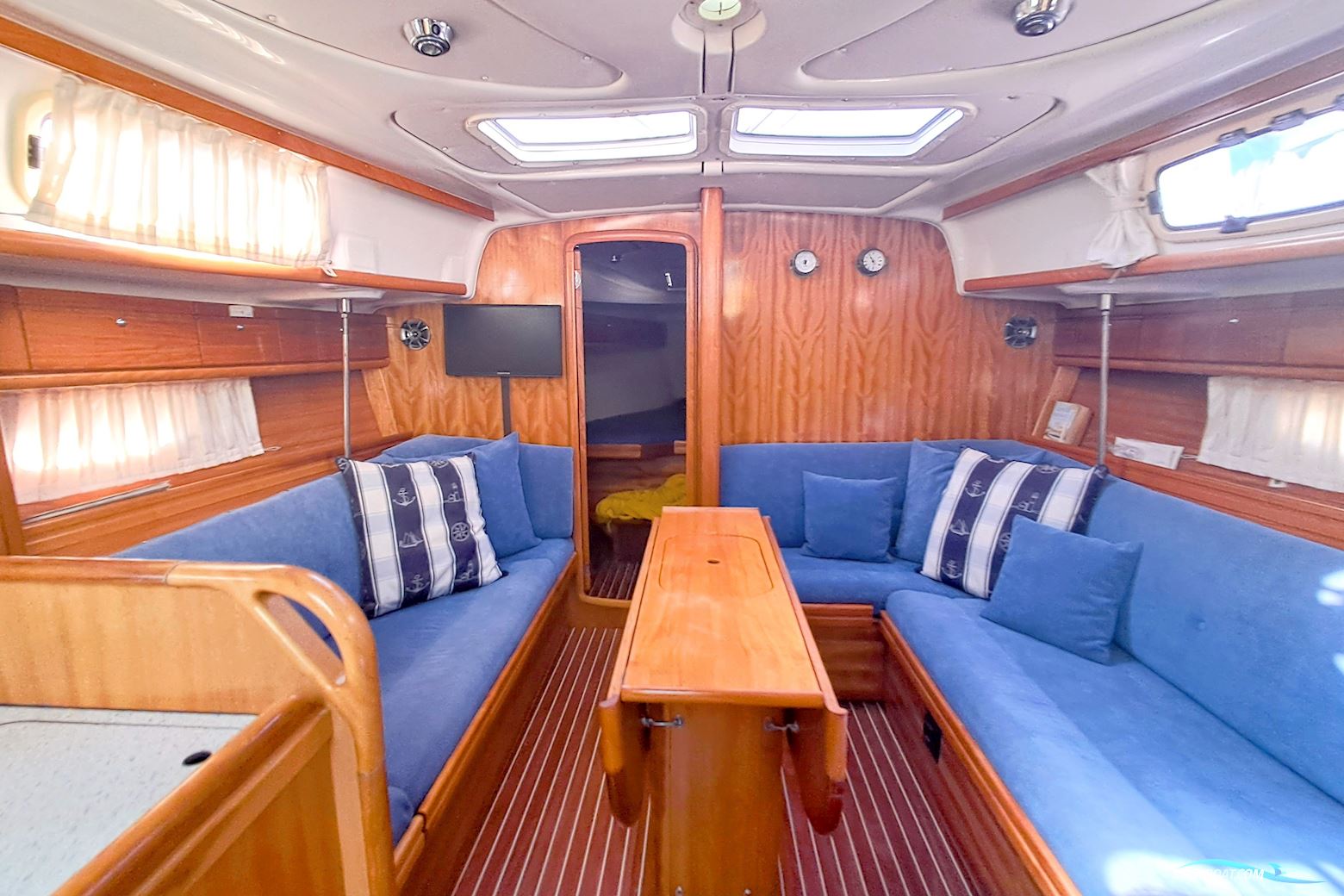 Bavaria 37