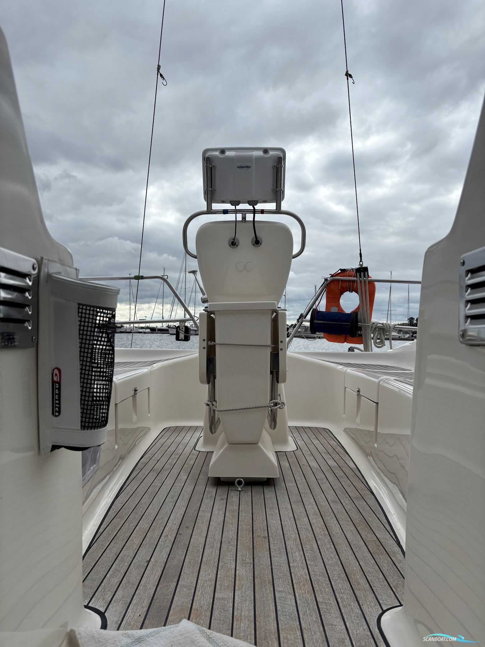 Bavaria 37