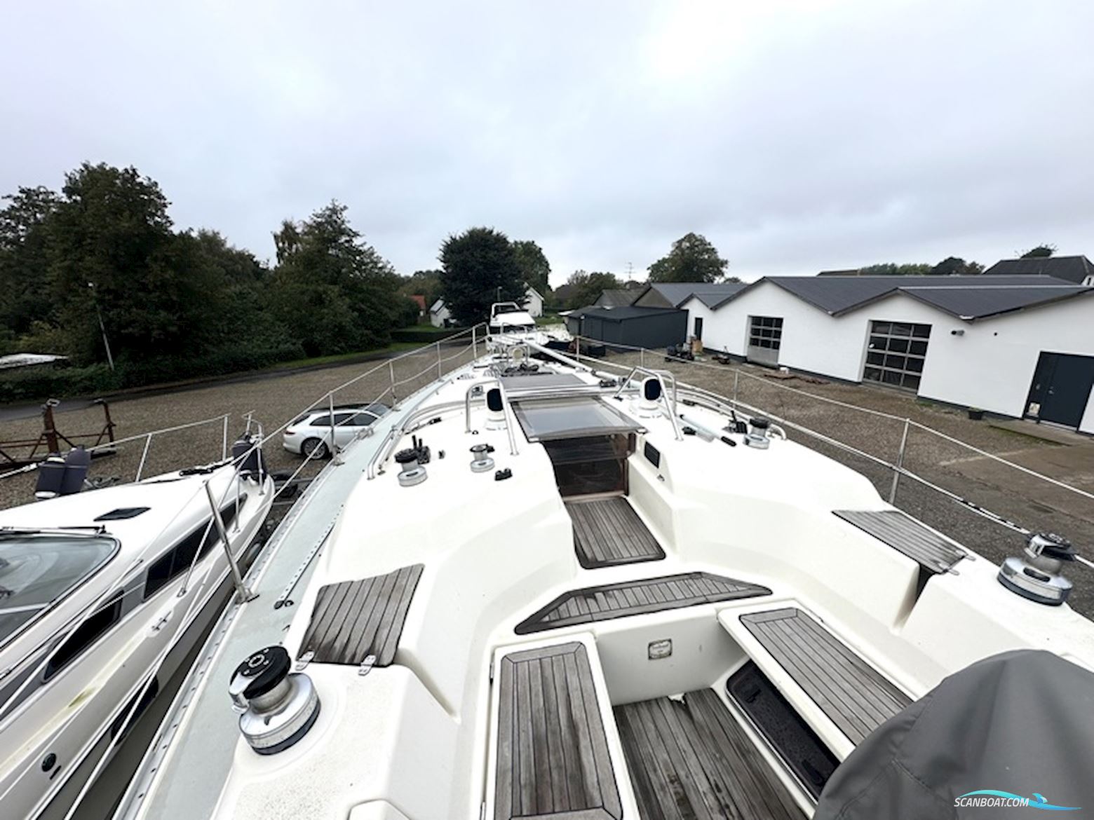 Bavaria 370
