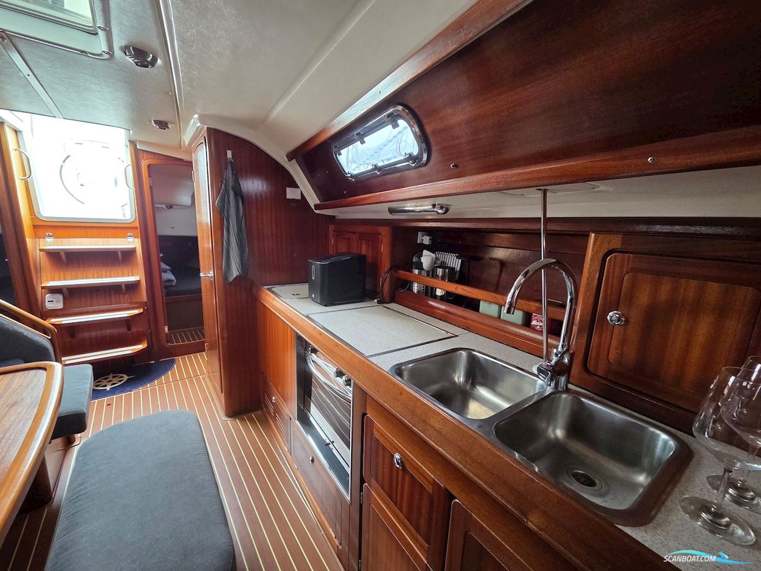 Bavaria 37.3