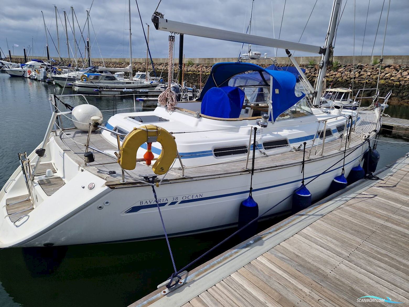 Bavaria 38 Ocean Zeilboten 2000, met Volvo Penta MD22L motor, United Kingdom