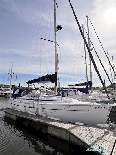 Bavaria 38 Zeilboten 2003, met Volvo Penta MD2030 29Hp 3 Blade Propeller motor, United Kingdom