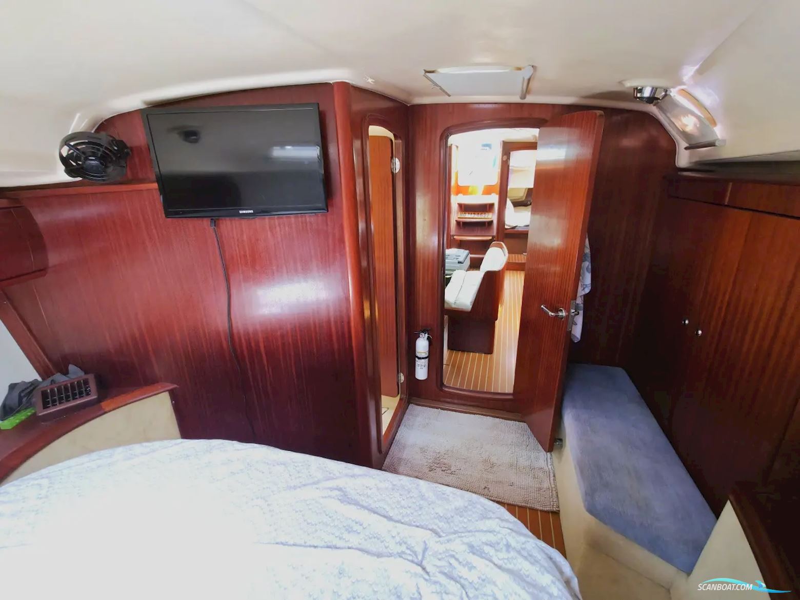 Bavaria 44