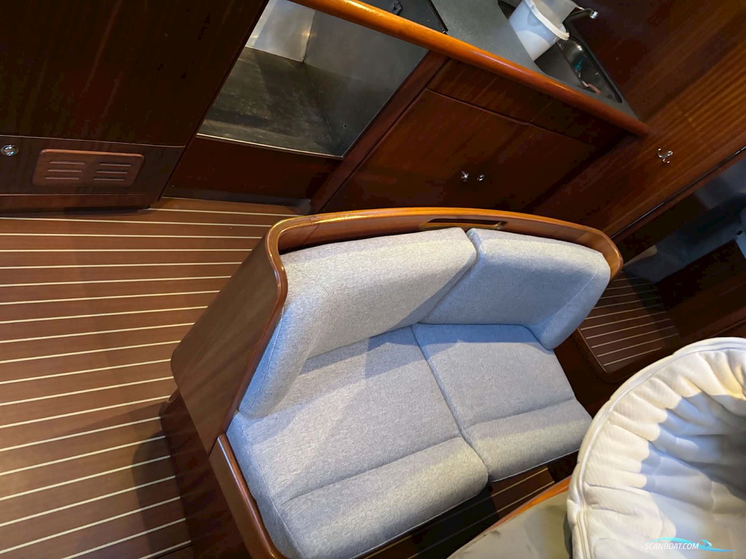 Bavaria 44
