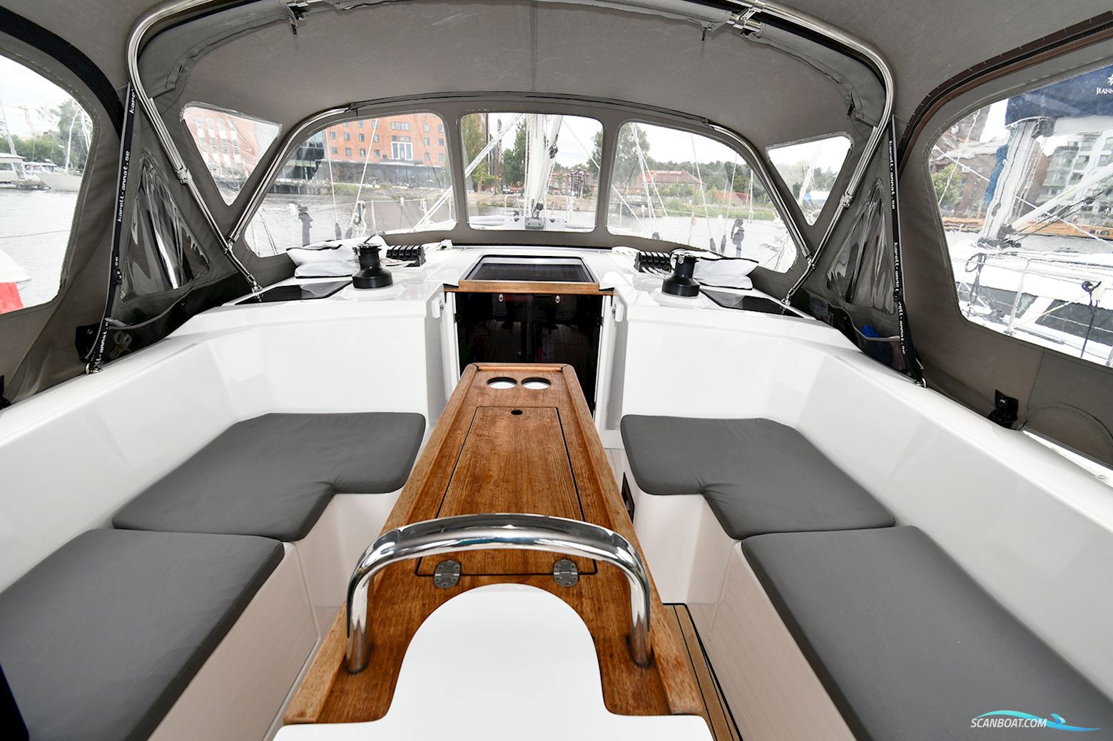 Bavaria C 38
