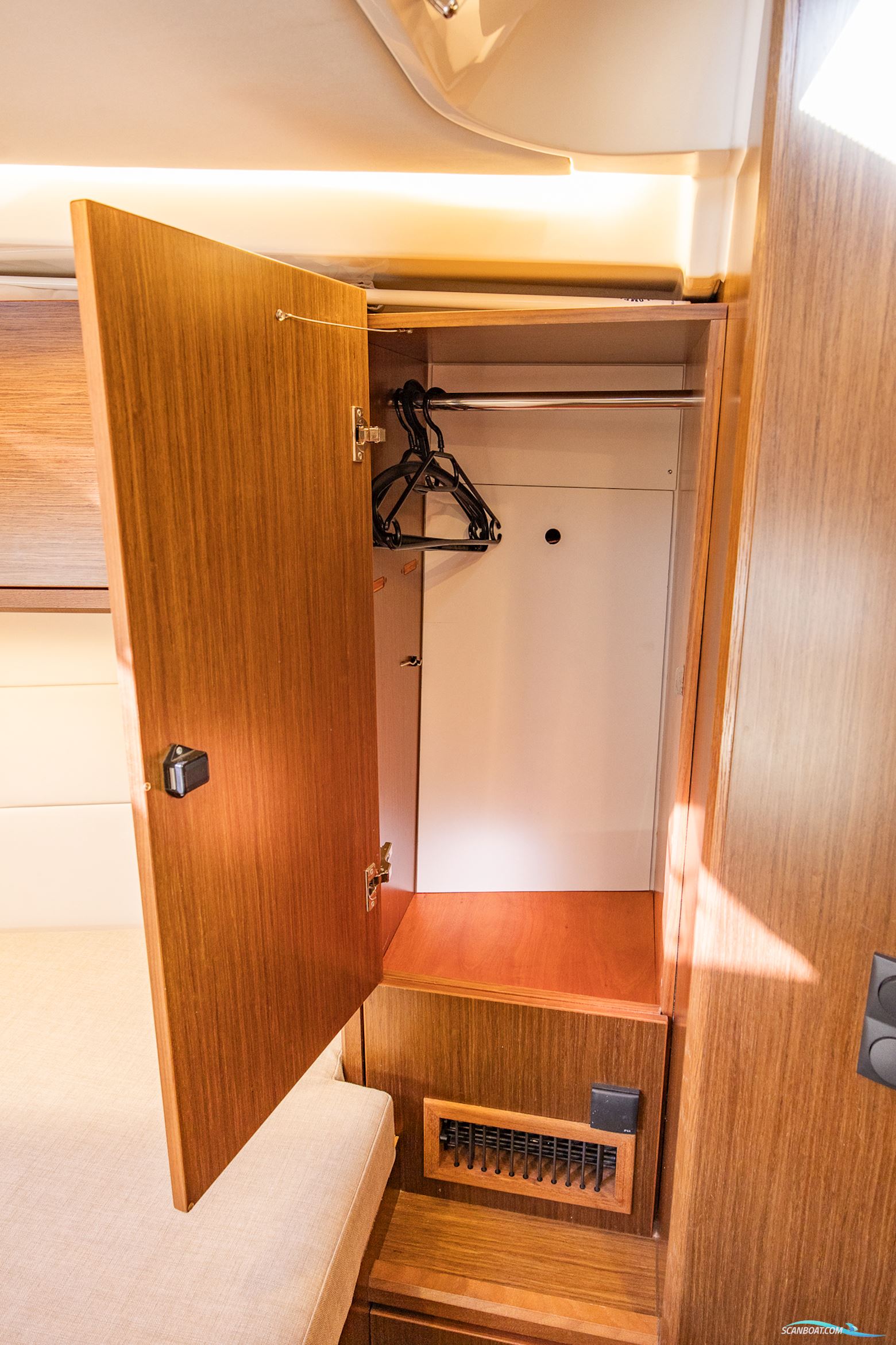 Bavaria C45 Style