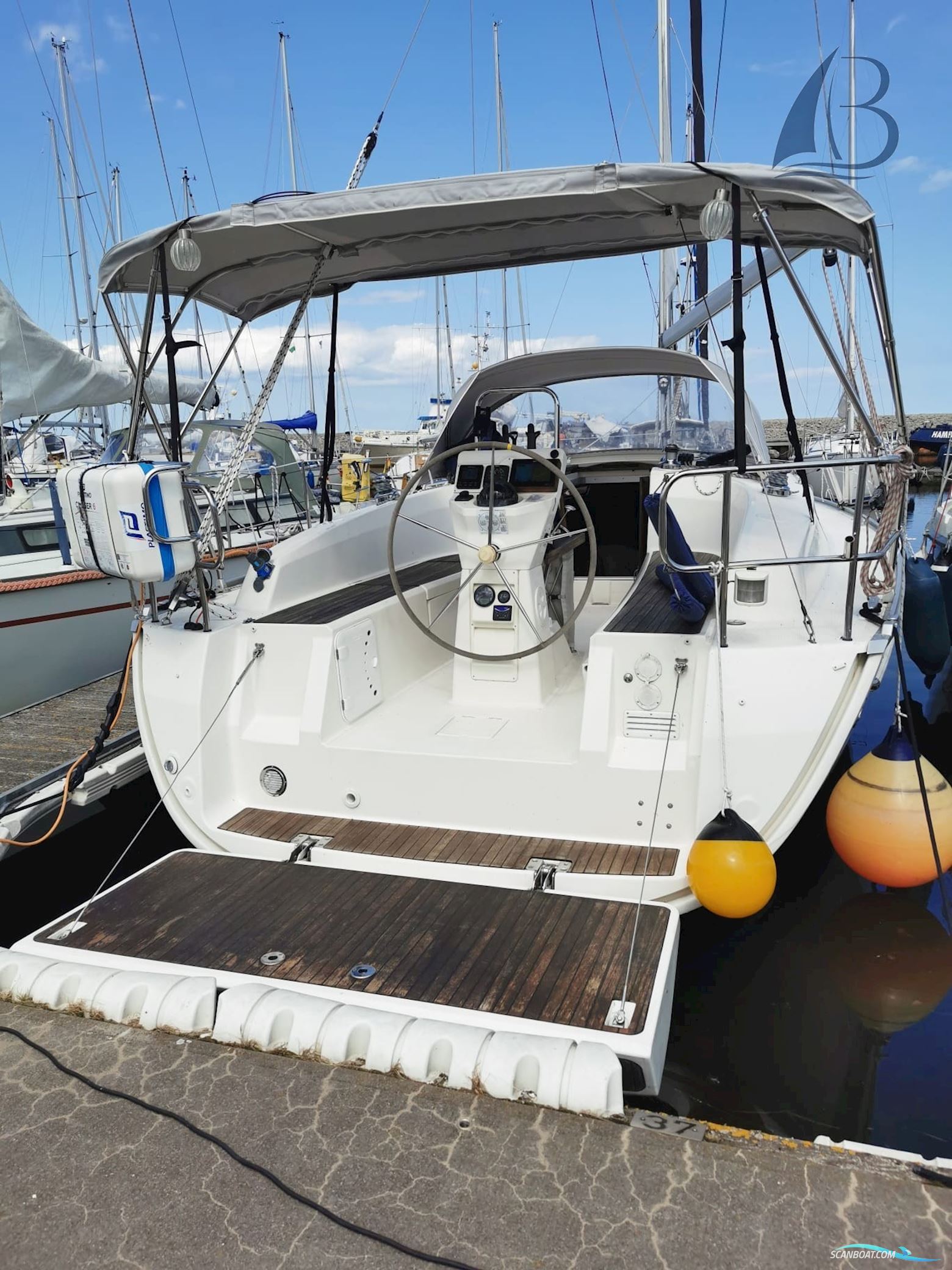 Bavaria Cruiser 32 Short Keel