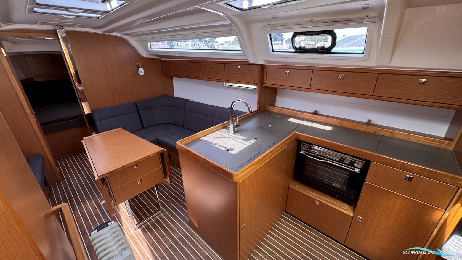 Bavaria Cruiser 37