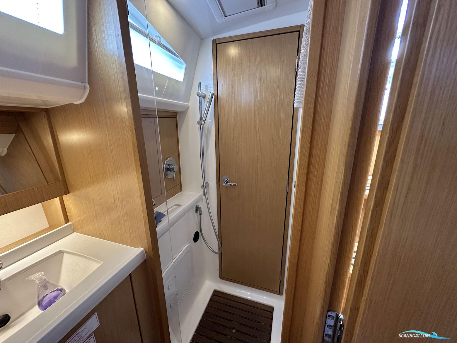 Bavaria Vision 42 Blue Edition