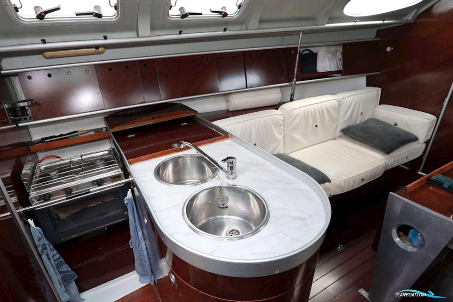 Beneteau 38S5